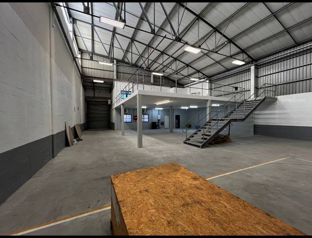 546M² WAREHOUSE TO LET IN AIRPORT INDUSTRIA